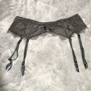 Elegant Black Lace Garter
